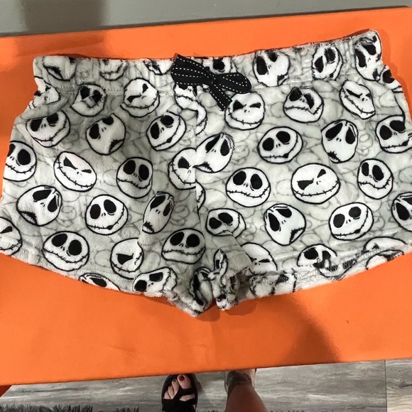 Jack Skelton women’s pajama Fleece Shorts - Picture 6 of 8